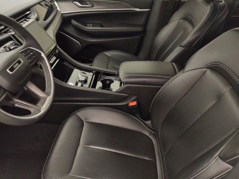 Used 2023 Jeep Grand Cherokee 4WD 4xe w/ Luxury Tech Group II image 17