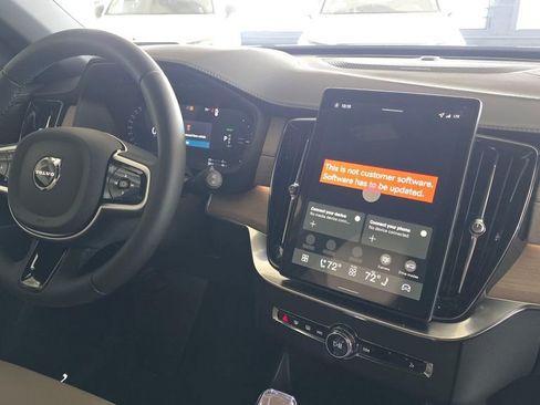 New 2026 Volvo XC90 T8 Plus w/ Protection Package Premier AWD/4WD image 11