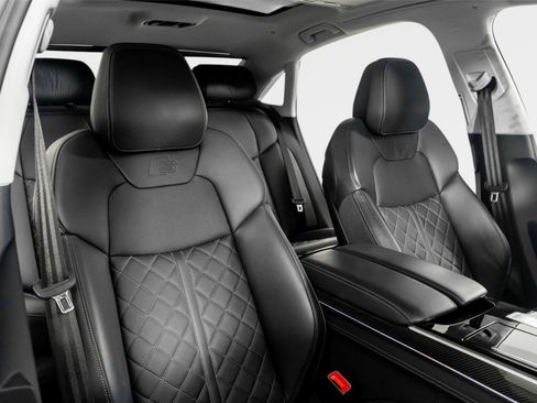 Used 2022 Audi S8 w/ S8 Executive Package image 33