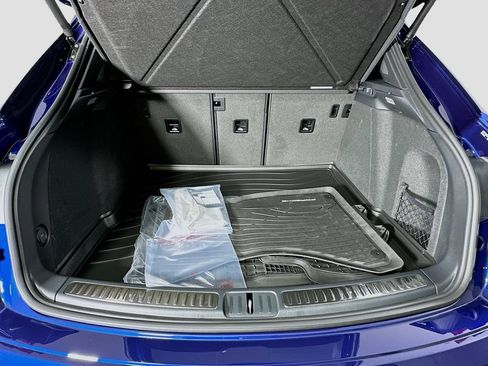 Certified 2026 Porsche Macan AWD/4WD image 24