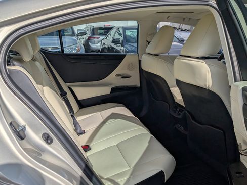 Certified 2022 Lexus ES 300h 300h image 12