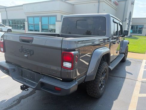 Used 2025 Jeep Gladiator Sport AWD/4WD image 7
