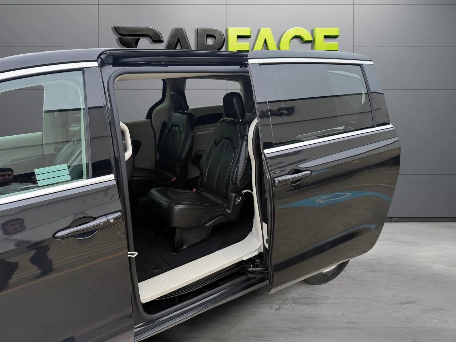 Used 2023 Chrysler Pacifica Touring-L FWD image 18