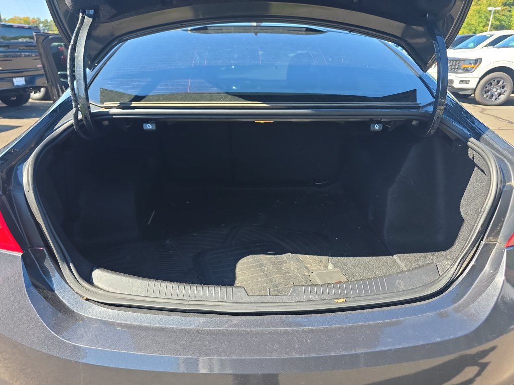 Used 2018 Chevrolet Malibu LT FWD image 15