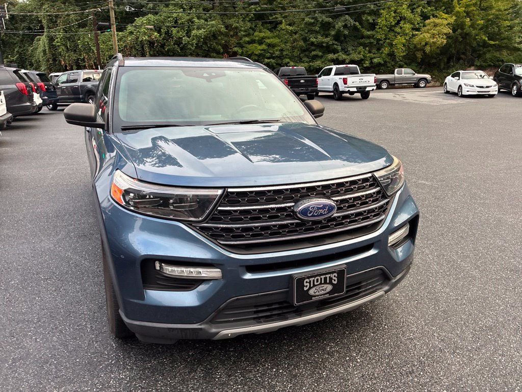 Used 2020 Ford Explorer XLT w/ Equipment Group 202A AWD/4WD image 2