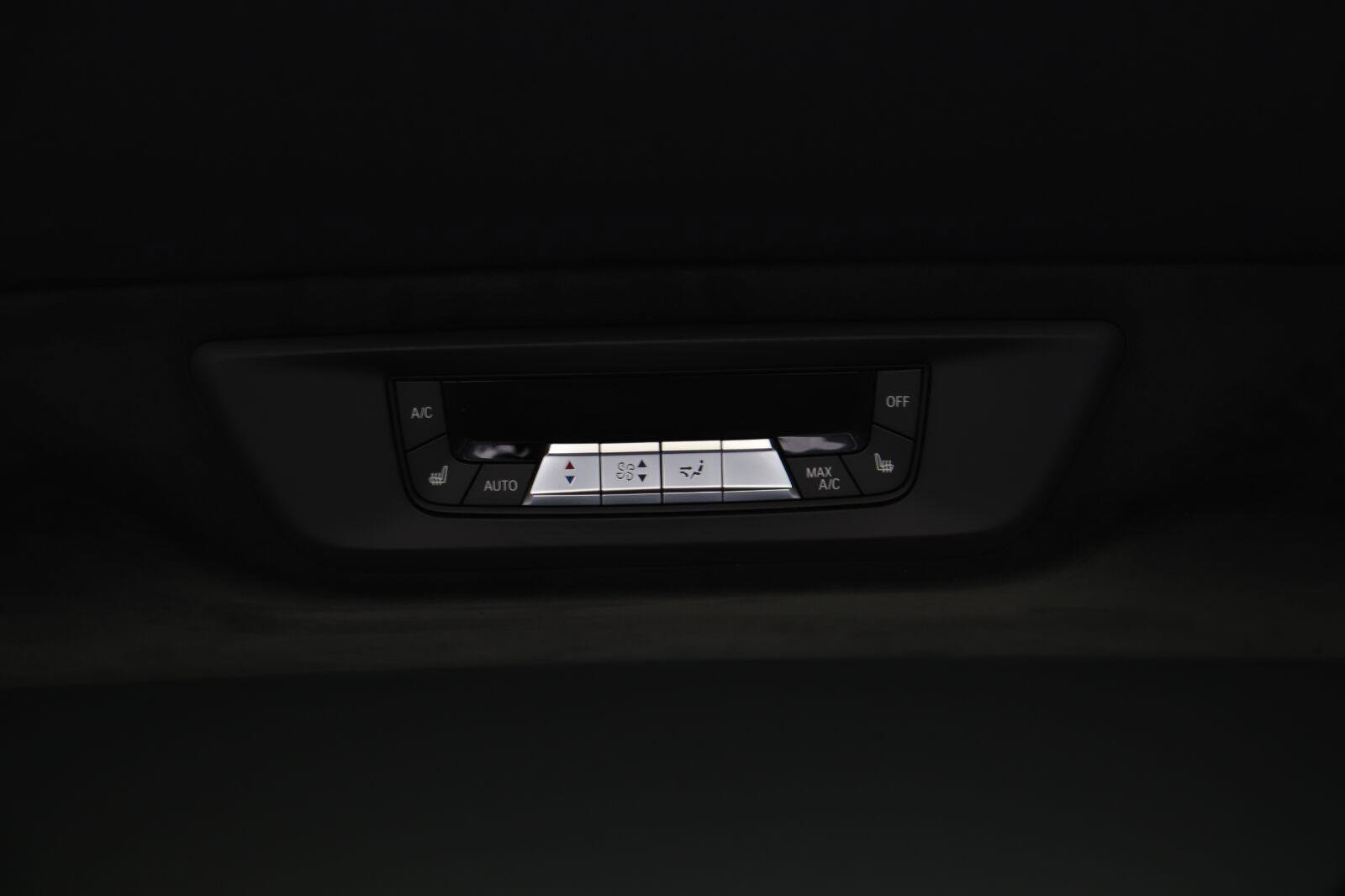 Used 2027 BMW X7 xDrive40i w/ Premium Package AWD/4WD image 19