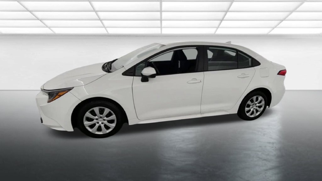 Used 2024 Toyota Corolla LE FWD image 3