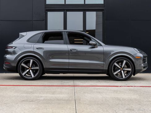 Certified 2025 Porsche Cayenne S w/ Premium Package Plus AWD/4WD image 12