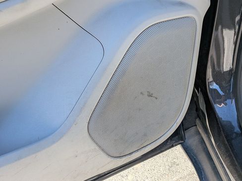 Used 2018 GMC Acadia SLE image 15