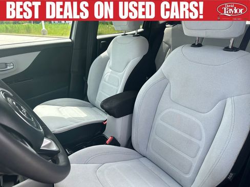 Used 2018 Jeep Renegade Latitude w/ Safety & Security Group FWD image 11