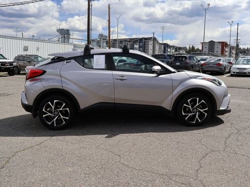 Used 2018 Toyota C-HR XLE FWD image 4