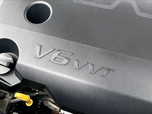 Used 2020 Chevrolet Traverse LT w/ LPO, Blackout Package AWD/4WD image 34