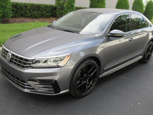 Used 2017 Volkswagen Passat 1.8T R-Line FWD image 1