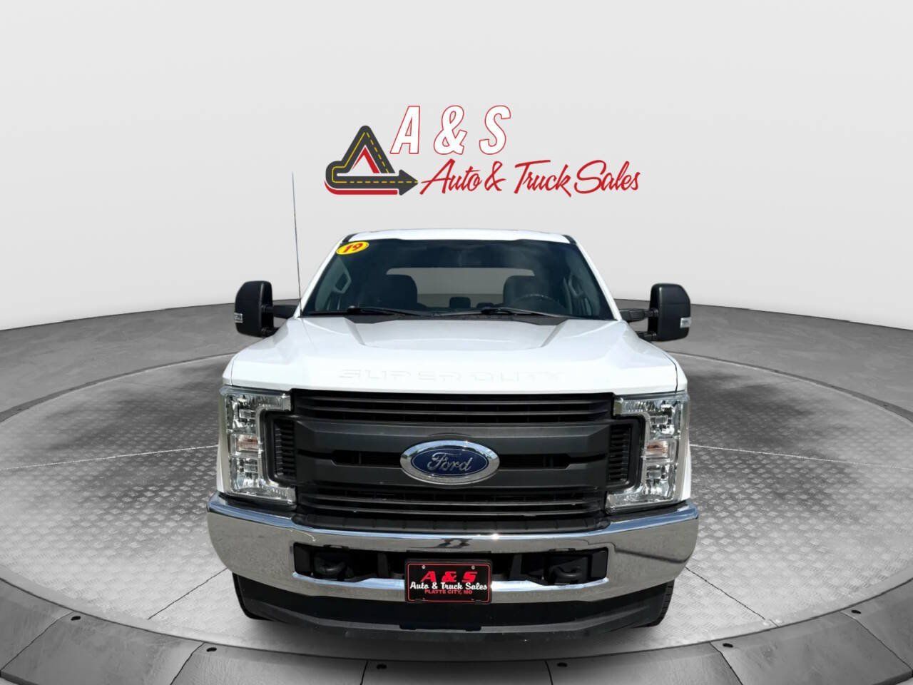 Used 2019 Ford F250 XL w/ Power Equipment Group AWD/4WD image 2