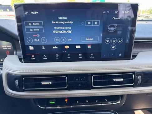 Used 2022 Lincoln Nautilus Reserve image 32