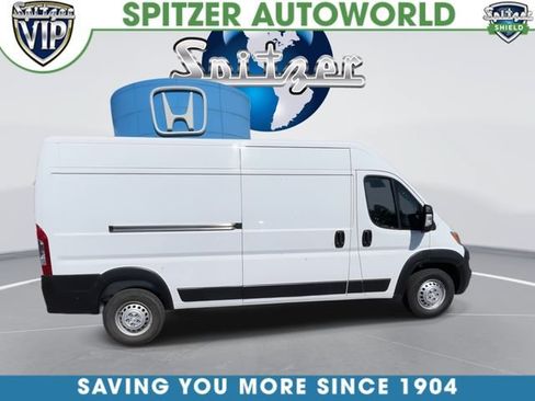 Used 2025 RAM ProMaster 2500 w/ Convenience Group FWD image 2