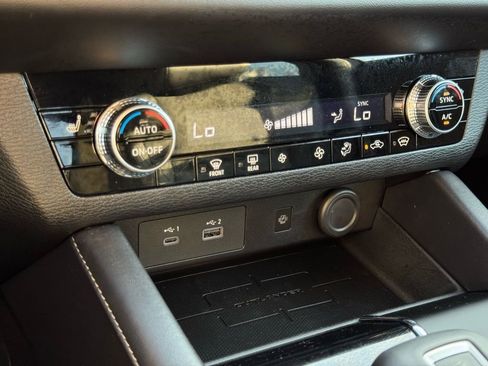 Used 2025 Mitsubishi Outlander SE image 31