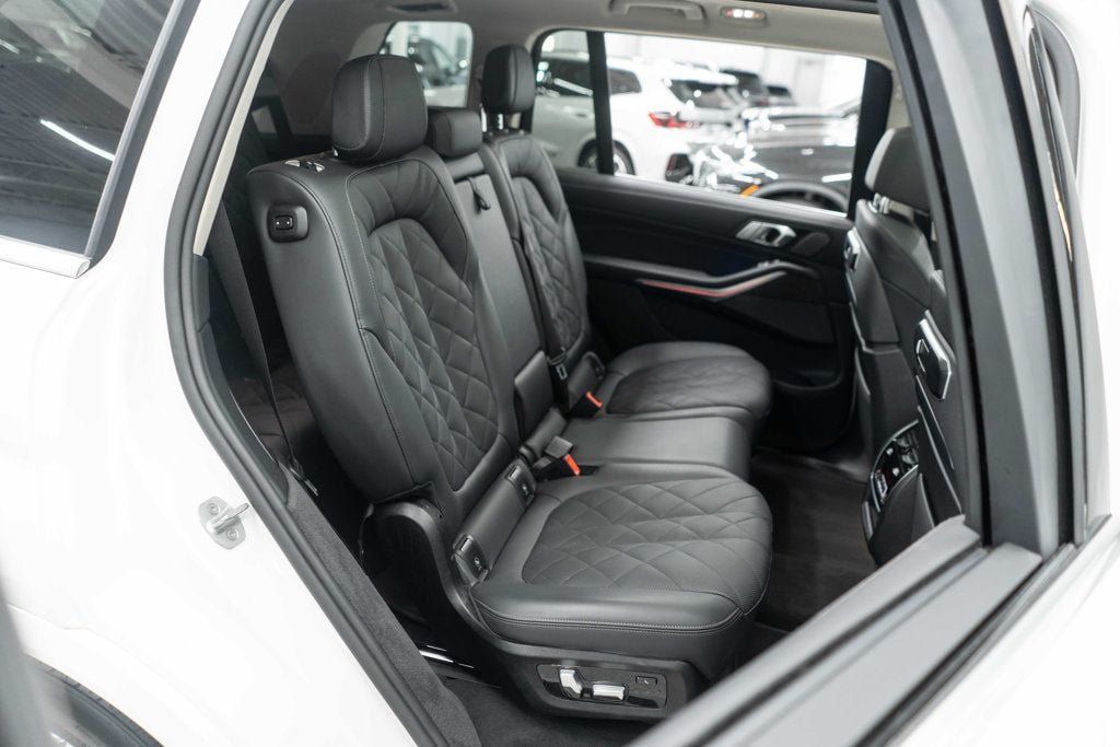 Used 2025 BMW X7 xDrive40i AWD/4WD image 12