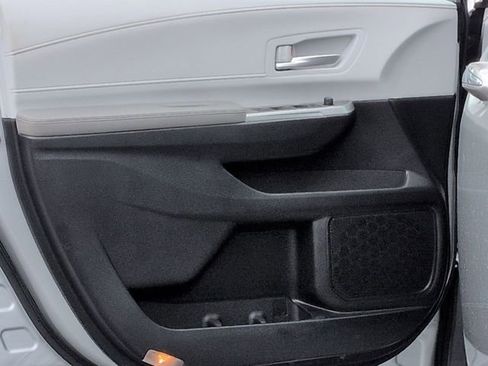 Certified 2025 Toyota Sienna XLE FWD image 16