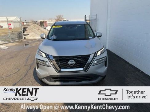 Used 2023 Nissan Rogue SV image 5