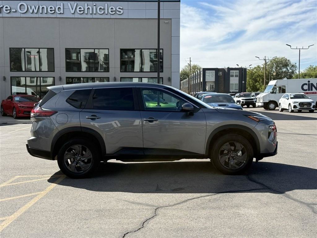 Used 2026 Nissan Rogue SV AWD/4WD image 8