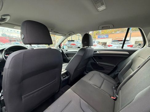 Used 2016 Volkswagen Golf S image 41