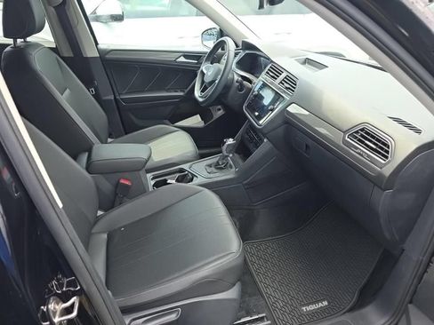 Used 2024 Volkswagen Tiguan SE FWD image 7