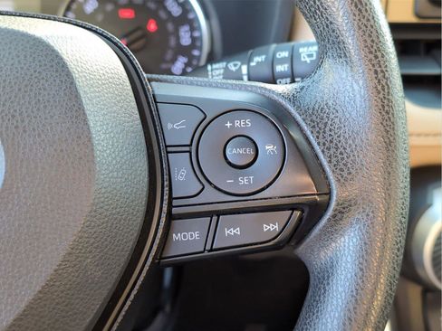 Used 2020 Toyota RAV4 XLE w/ Convenience Package image 28