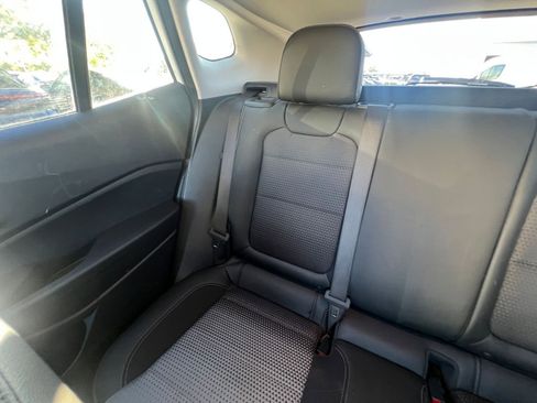 Used 2025 Chevrolet Trax LT image 39