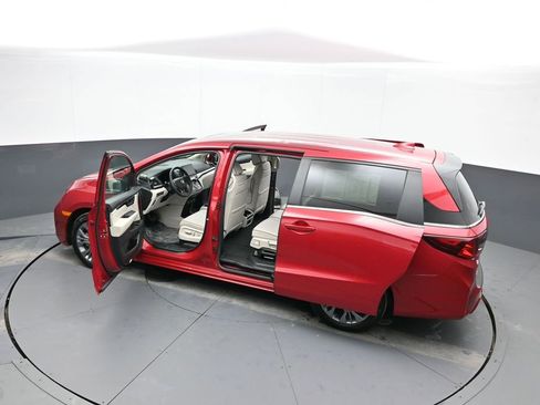 Certified 2025 Honda Odyssey Touring image 47