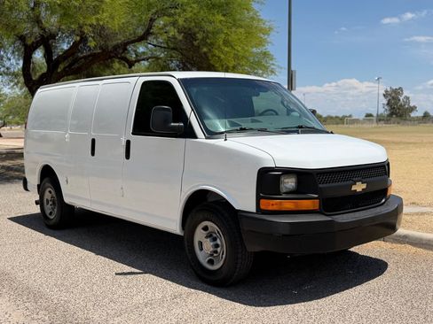 Used 2017 Chevrolet Express 2500 RWD image 7