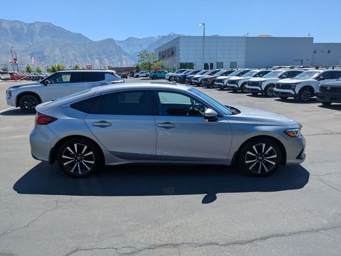 Used 2024 Honda Civic EX-L image 2