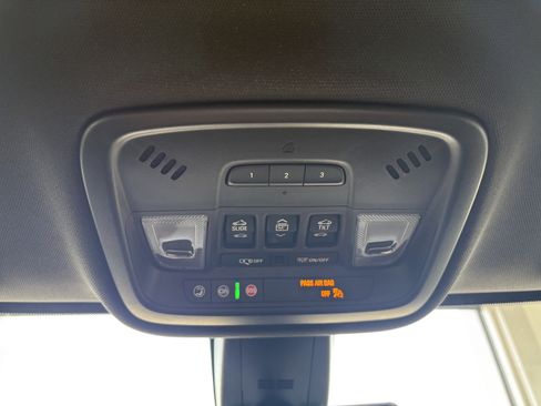 Used 2023 Chevrolet Traverse Premier w/ Redline Edition image 17