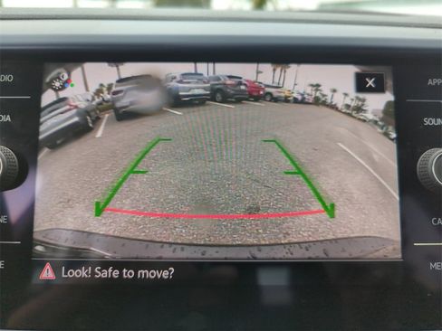 Used 2022 Volkswagen Taos SE w/ Panoramic Sunroof Package image 34