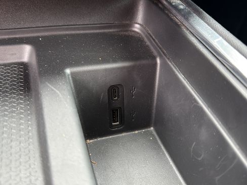 Used 2025 GMC Acadia Elevation FWD image 25