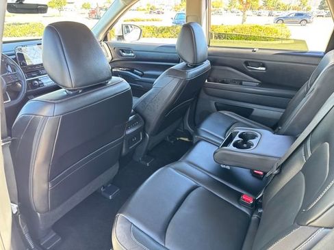 Used 2023 Nissan Pathfinder SL image 19