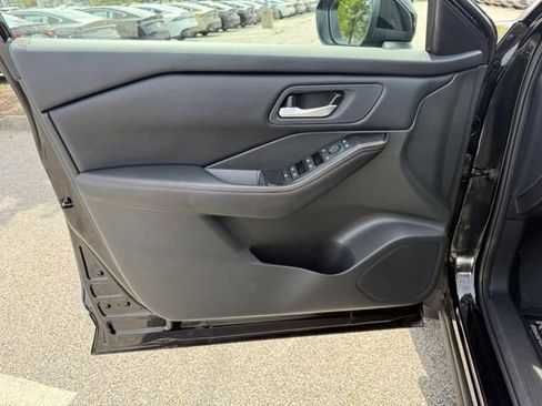 Certified 2026 Nissan Rogue SV AWD/4WD image 11