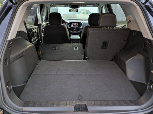 Used 2024 GMC Terrain SLE image 11