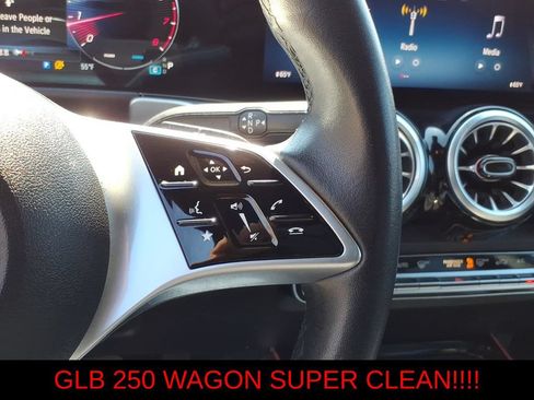 Used 2025 Mercedes-Benz GLB 250 4MATIC image 18