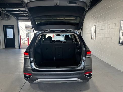 Used 2025 Volkswagen Taos SE FWD image 20