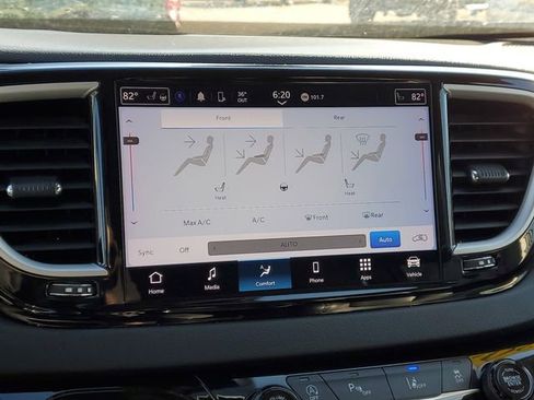 Used 2023 Chrysler Pacifica Touring-L image 25