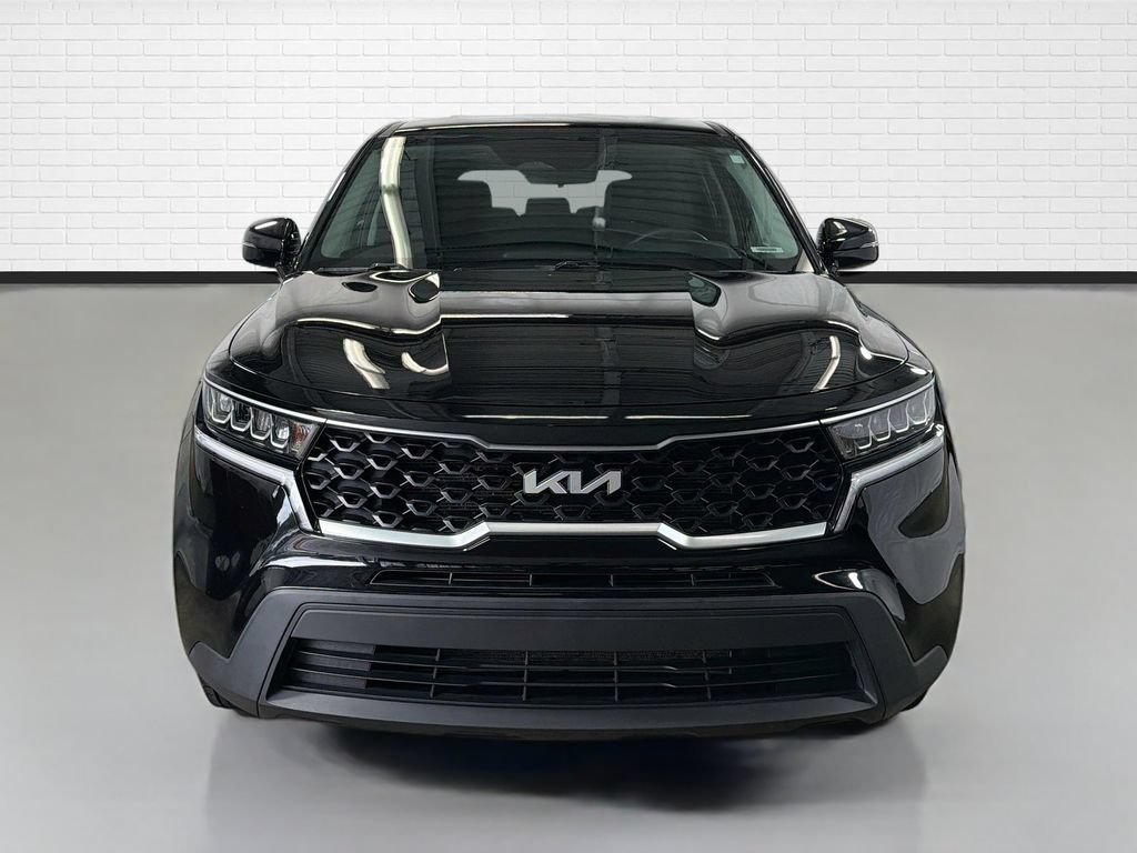 Used 2023 Kia Sorento LX FWD image 2
