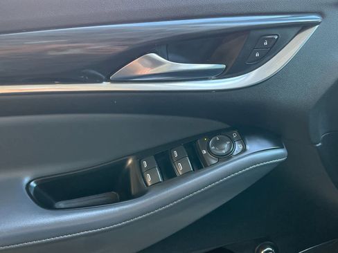 Used 2022 Buick Enclave Essence image 8