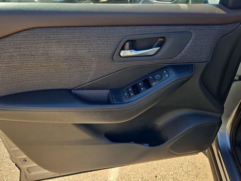 Used 2021 Nissan Rogue SV image 16