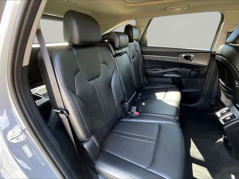 Used 2023 Kia Sorento S w/ Panoramic Sunroof Package image 25