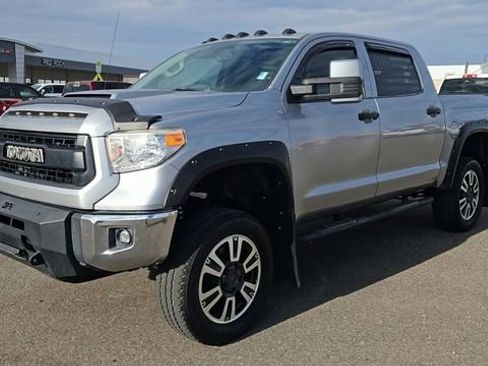 Used 2017 Toyota Tundra SR5 w/ SR5 Upgrade Package RWD image 4