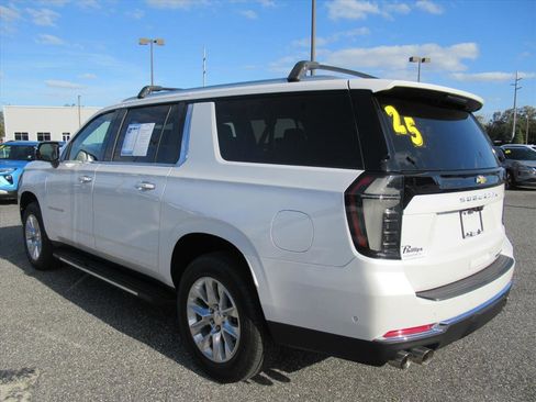 Used 2025 Chevrolet Suburban Premier image 5