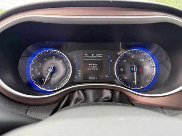 Used 2017 Chrysler Pacifica Touring-L FWD image 13
