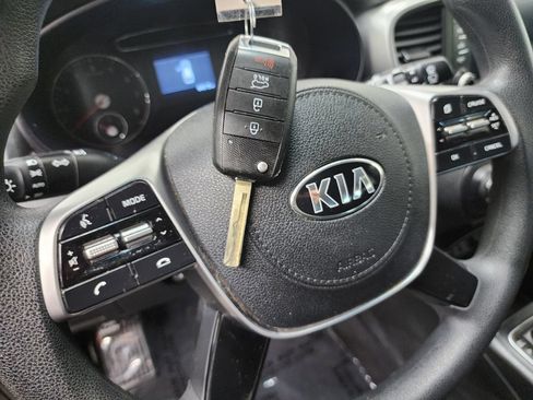 Used 2020 Kia Sorento LX FWD image 40