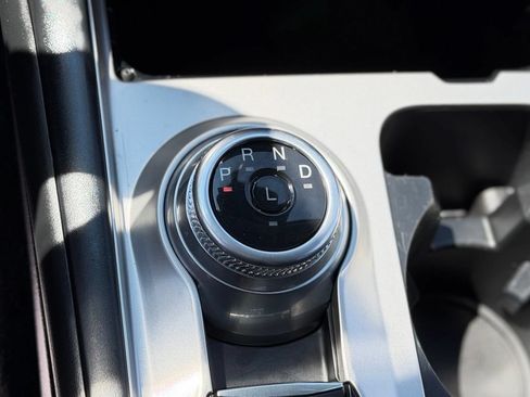 Used 2021 Ford Explorer XLT AWD/4WD image 18